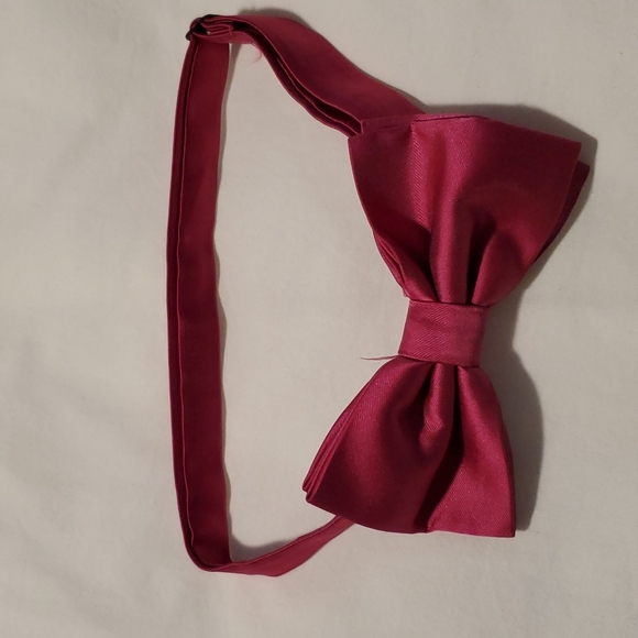 Adjustable pink bow tie 🎀 - Picture 5 of 5